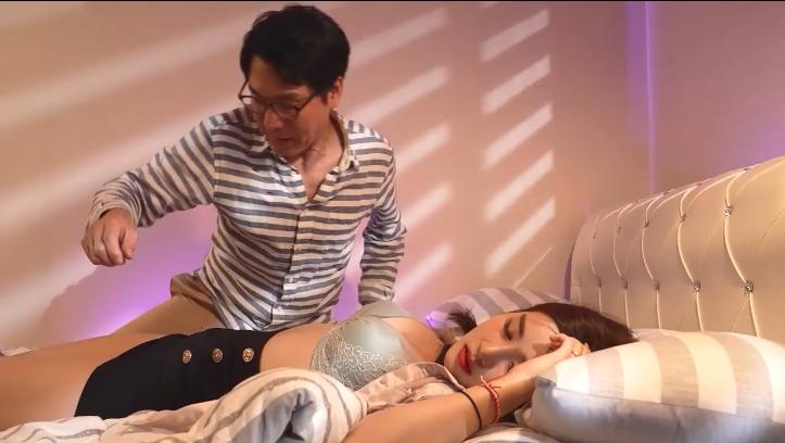 sex minecraf Chơi tập thể mẹ của thằng bạn khi nó đi vắng